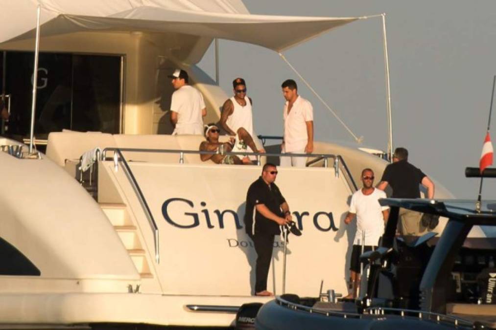 Así son las vacaciones de Neymar en París tras firmar con el PSG