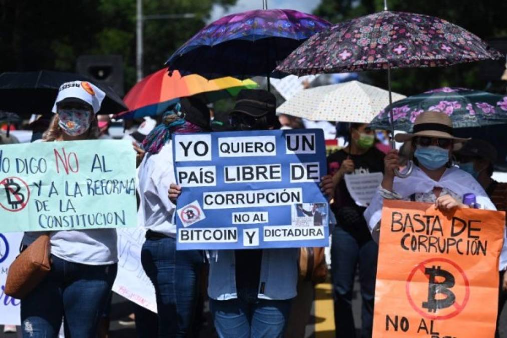 'Bukele, dictador': Salvadoreños protestan contra el bitcóin y el autoritarismo