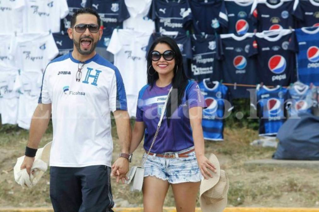 Hermosas mujeres adornan el estadio Humberto Micheletti en la final del fútbol hondureño