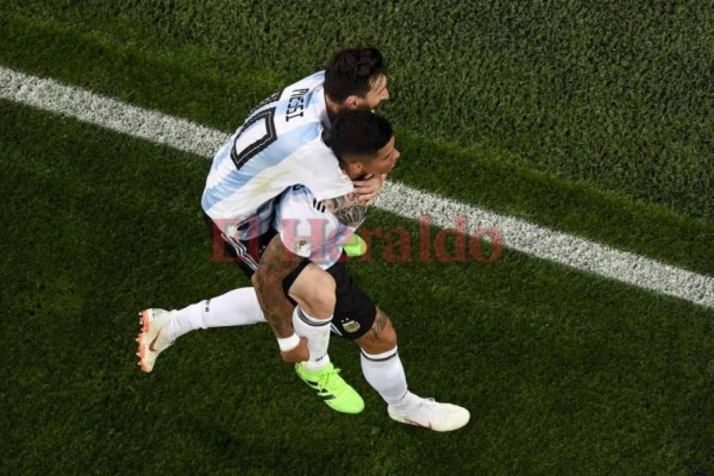 Rusia 2018: Los abrazos de Messi, Marcos Rojo y toda la selección de Argentina tras la clasificación a octavos