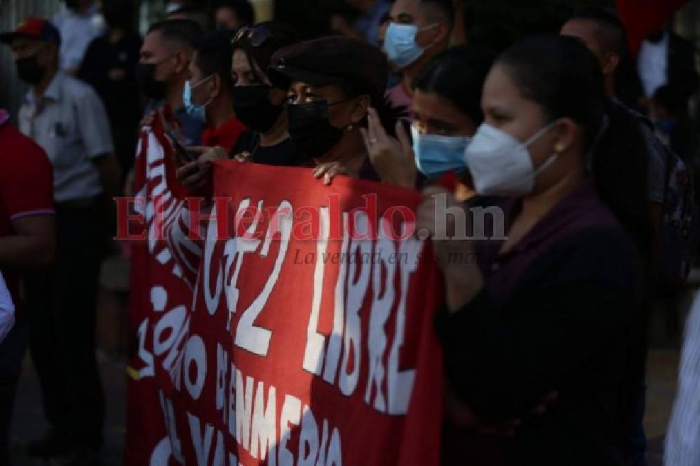 Simpatizantes de Libre protestan por decisiones en sesión preparatoria (FOTOS)