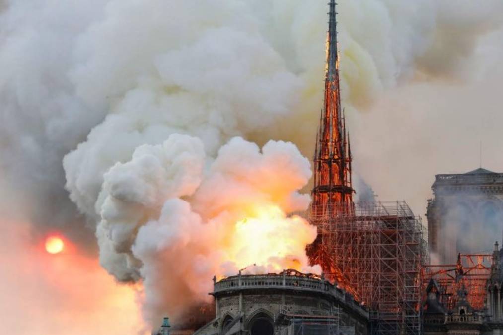 Las impactantes imágenes del pavoroso incendio de la catedral de Notre Dame de París