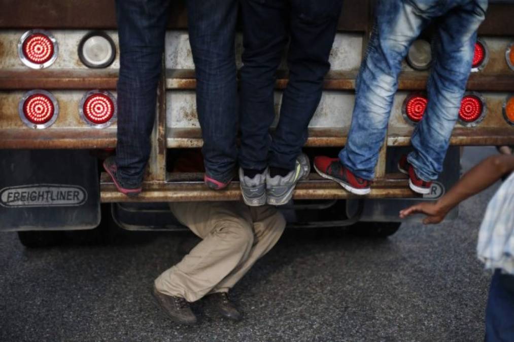 Las desgarradoras fotos de los hondureños de la caravana migrante a su llegada a Oaxaca, México