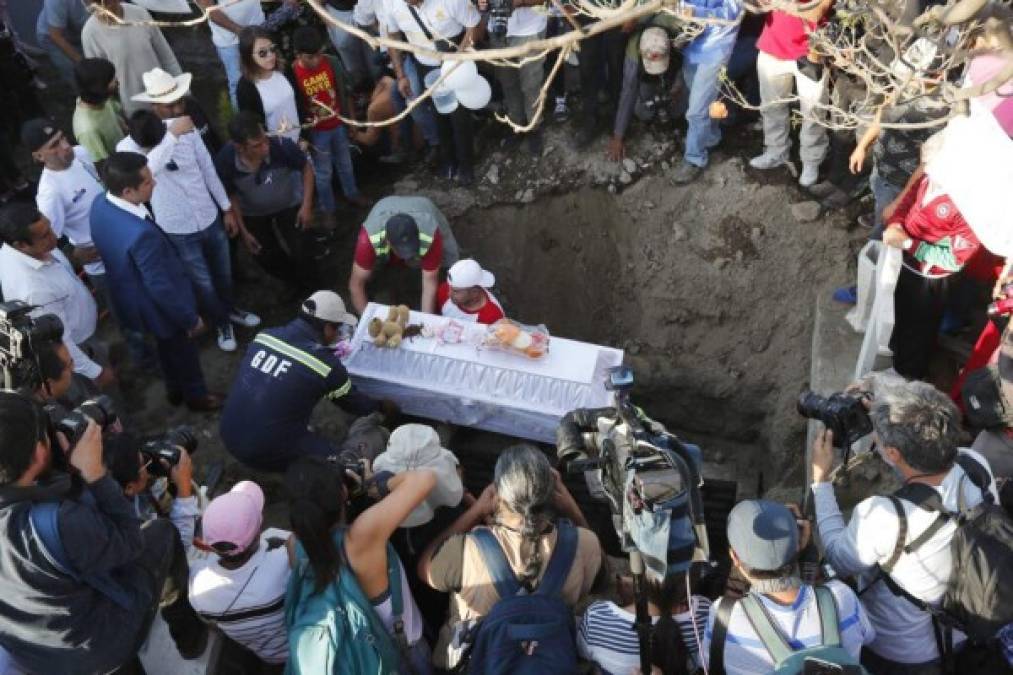 FOTOS: Lágrimas y desconsuelo en doloroso adiós a Fátima Cecilia