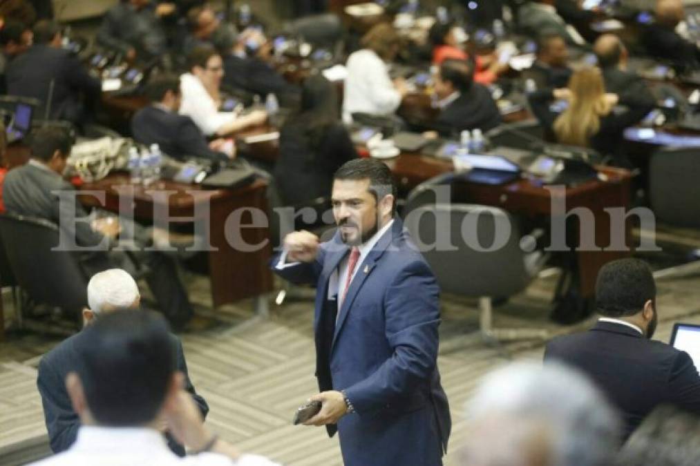 Entre llamadas, chismes y mensajes diputados aprueban reformas penales