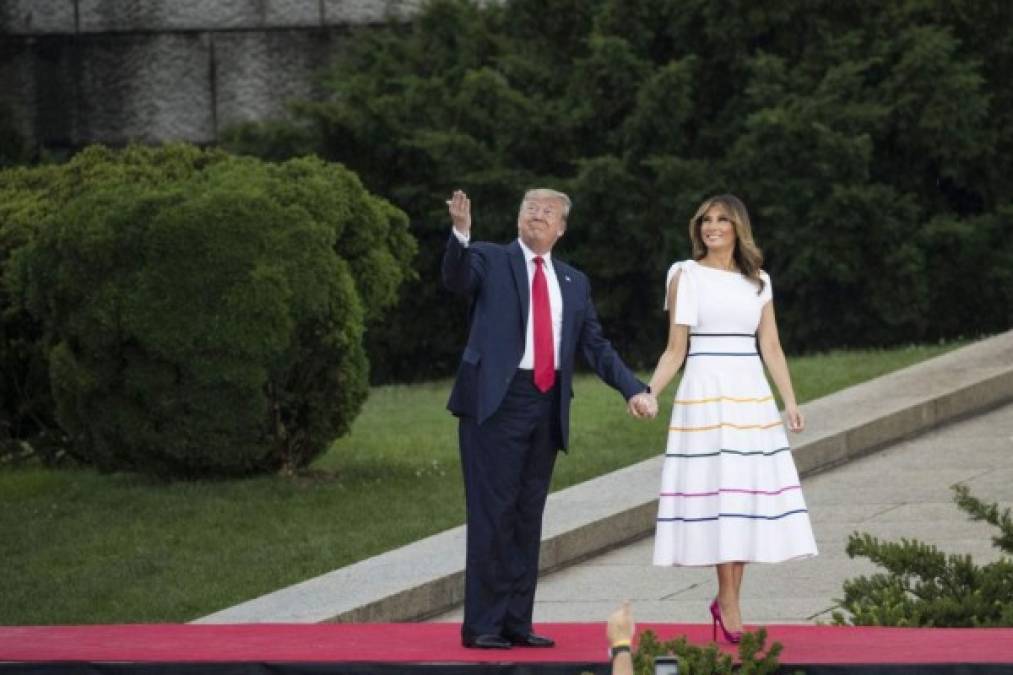 FOTOS: El folclórico vestido de Melania Trump para celebrar el 4 de julio en EE UU