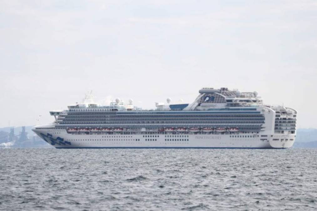 FOTOS: Así es el crucero donde descubrieron a diez personas con coronavirus en Japón