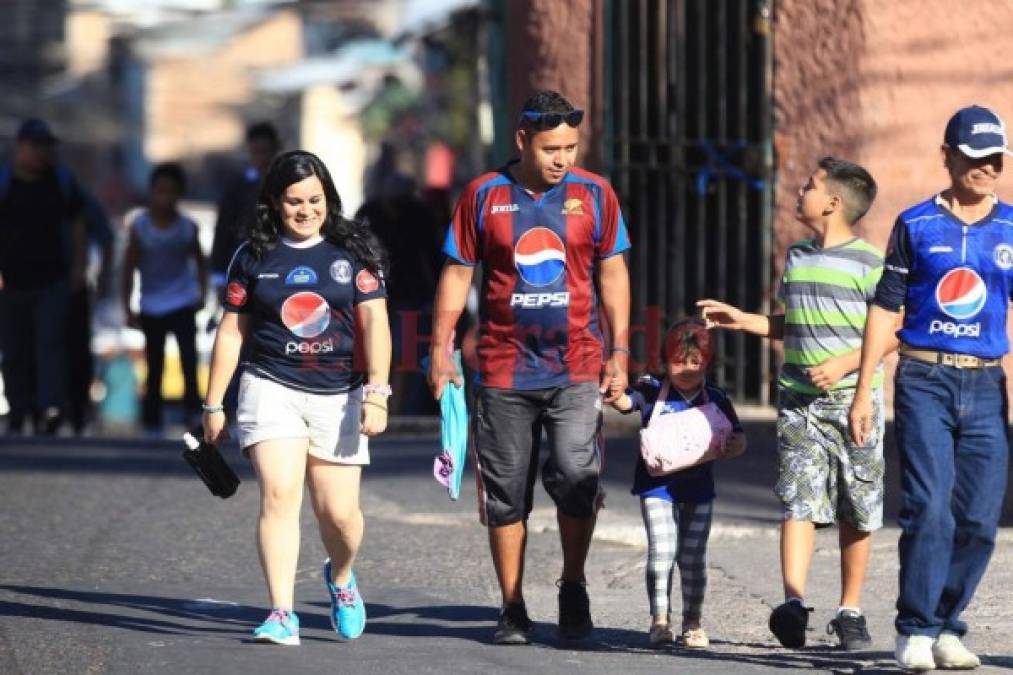 FOTOS: La hinchada infantil puso el ambientazo en el clásico Motagua vs Real España