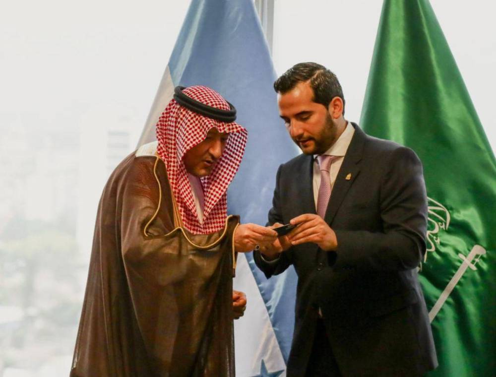 El Canciller Enrique Reina se reunió con el viceministro de Asuntos Exteriores de Arabia Saudita, Waleed bin Abdulkarim Al Khuraiji.