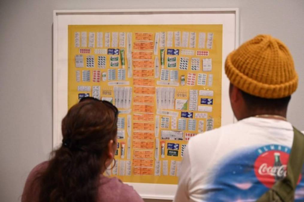 Celulares, medicamentos y ropa de migrantes se exponen en un museo de EEUU