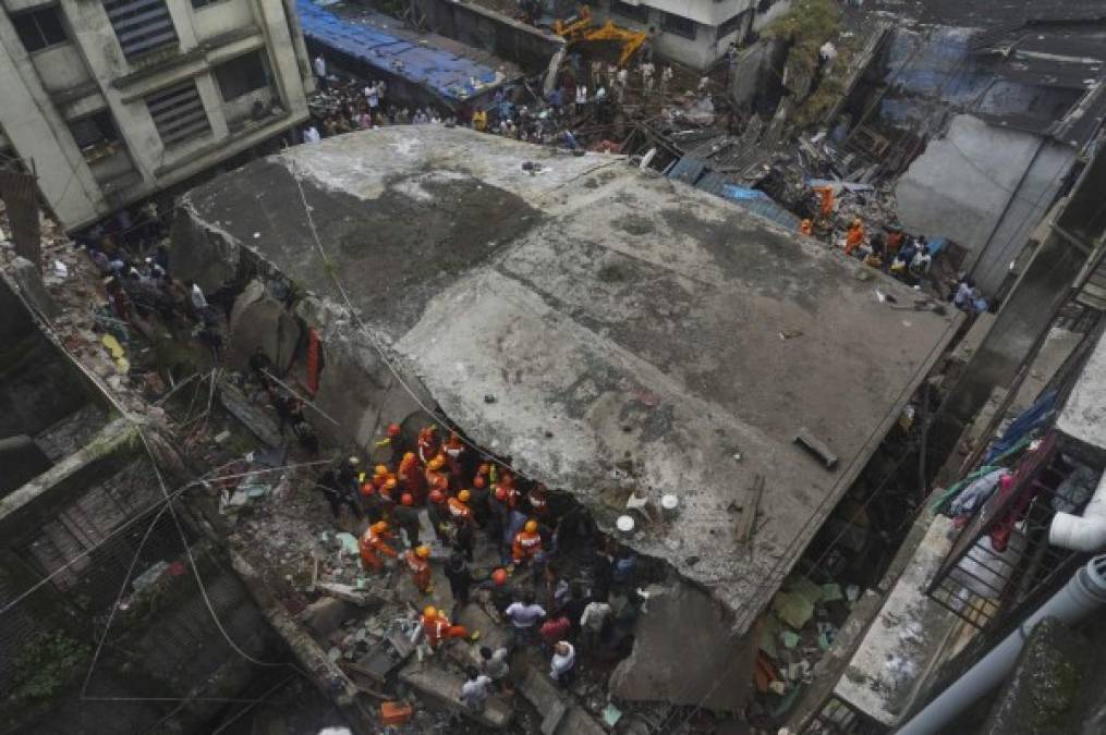 Impactantes fotos del derrumbe de edificio en India que deja al menos 15 muertos  