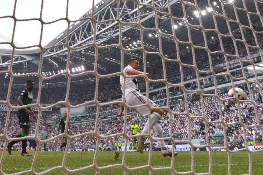 Las mejores imágenes de la celebración de Cristiano Ronaldo tras anotar su primer doblete con la Juventus