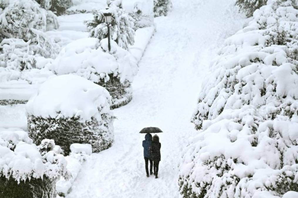 Las impactantes imágenes de la nevada más extensa del siglo que tiene en alerta a España