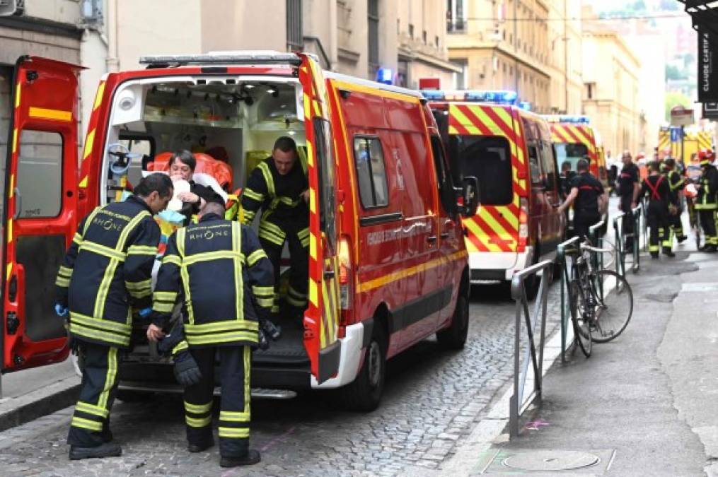 Las imágenes de la explosión de un paquete bomba en Lyon, Francia