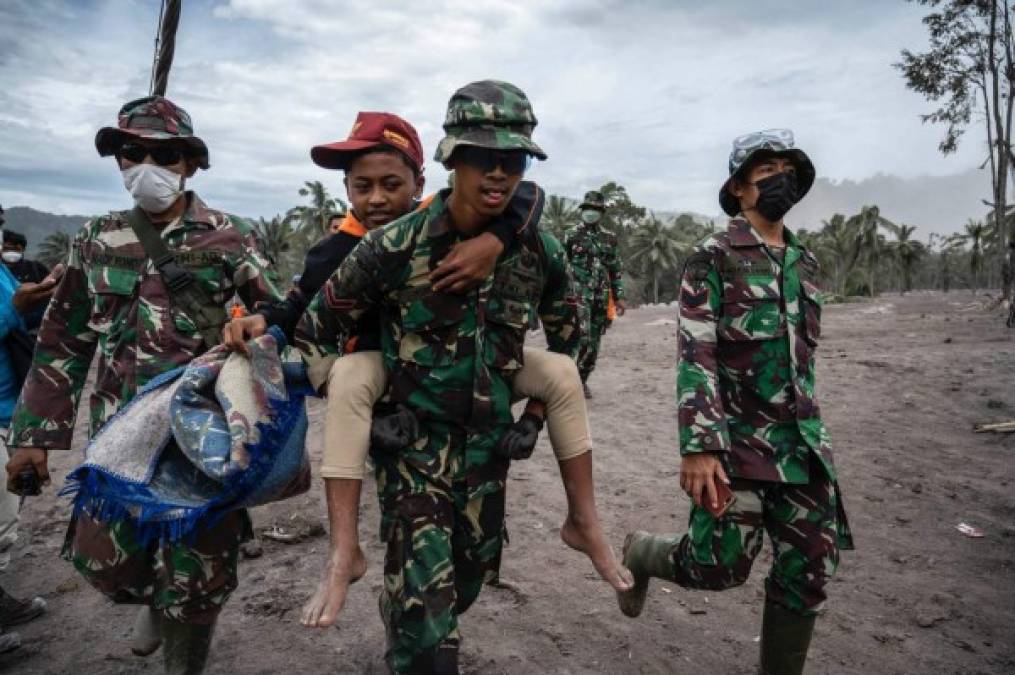 Las imágenes más angustiantes de la erupción volcánica en Indonesia