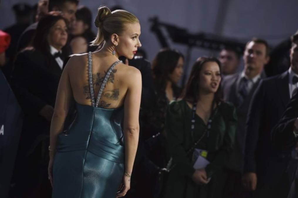 FOTOS: Bellísima lució Scarlett Johansson en la alfombra de los SAG Awards 2020