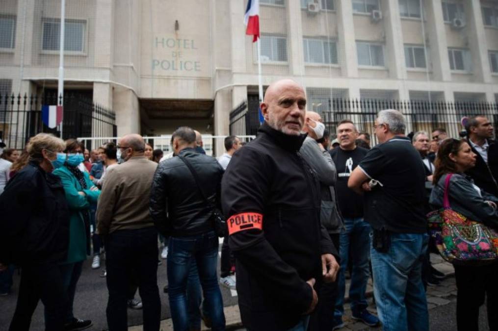 FOTOS: Policía francesa sale a las calles para rechazar acusaciones de racismo