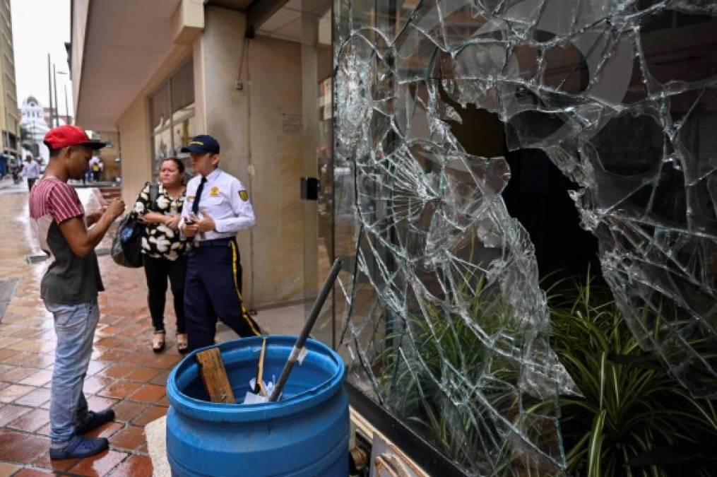 Caos, violencia y tres muertos durante protestas en Colombia contra Iván Duque