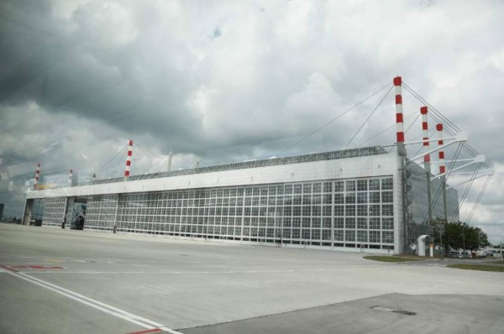 Presidente Hernández visita el aeropuerto de Múnich durante su gira por Alemania (FOTOS)