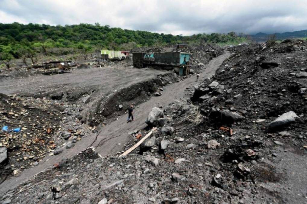 Ruinas, dolor y soledad, las imágenes de Guatemala a un año del volcán de Fuego