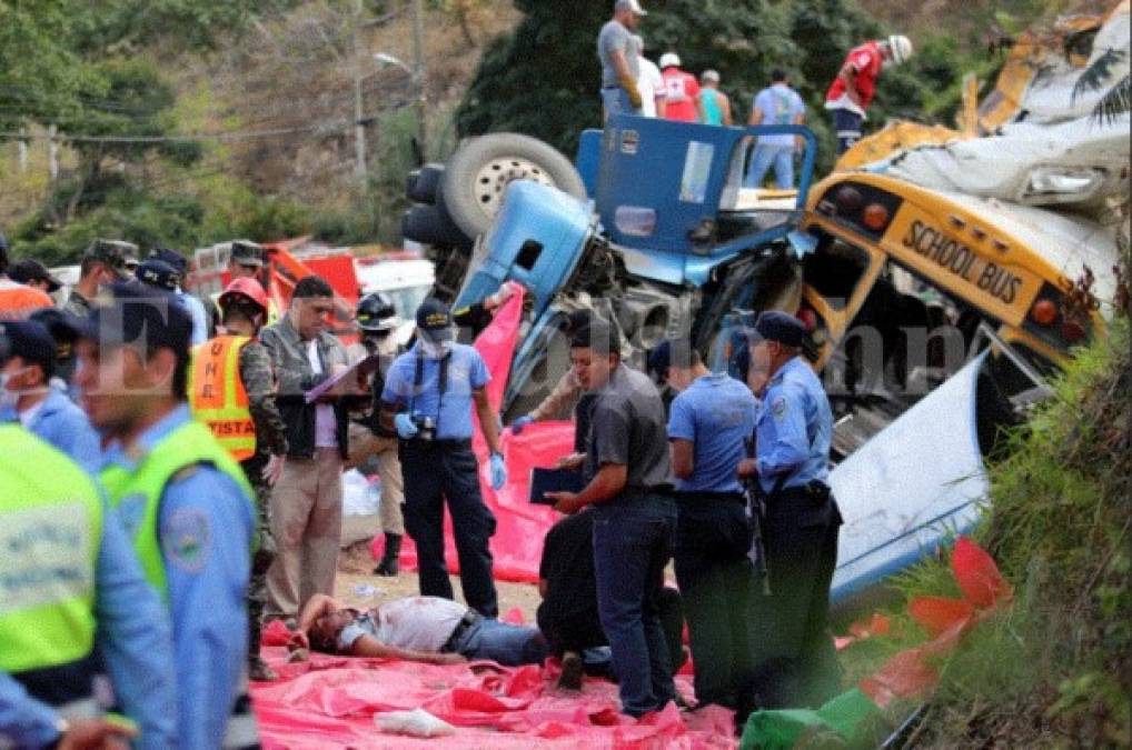 Las imágenes más estremecedoras del accidente de bus en salida al sur