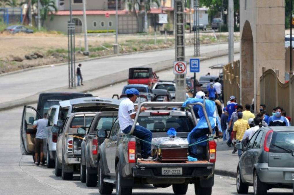 Dolor y luto: Dramáticas fotos de Guayaquil golpeada por el coronavirus  