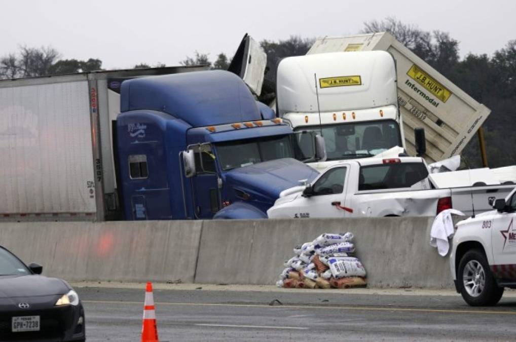 Impactantes imágenes del aparatoso accidente de 75 carros en autopista de Texas