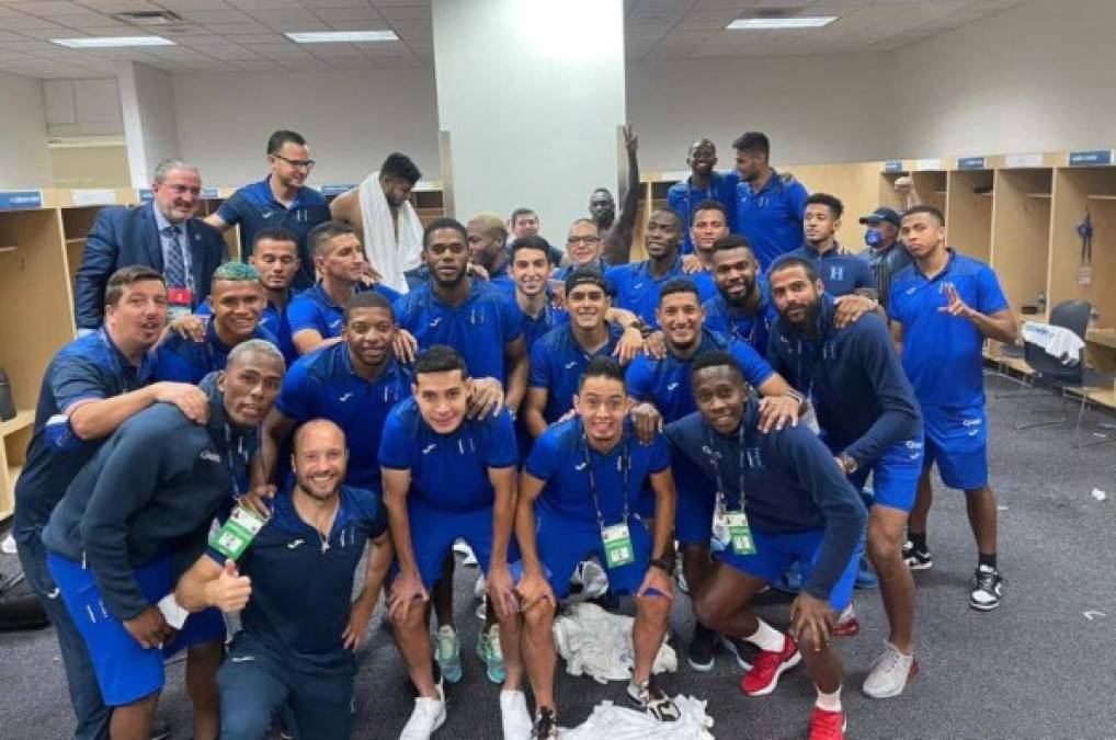 Jugadores de Honduras, orgullosos con medalla de la Nations League