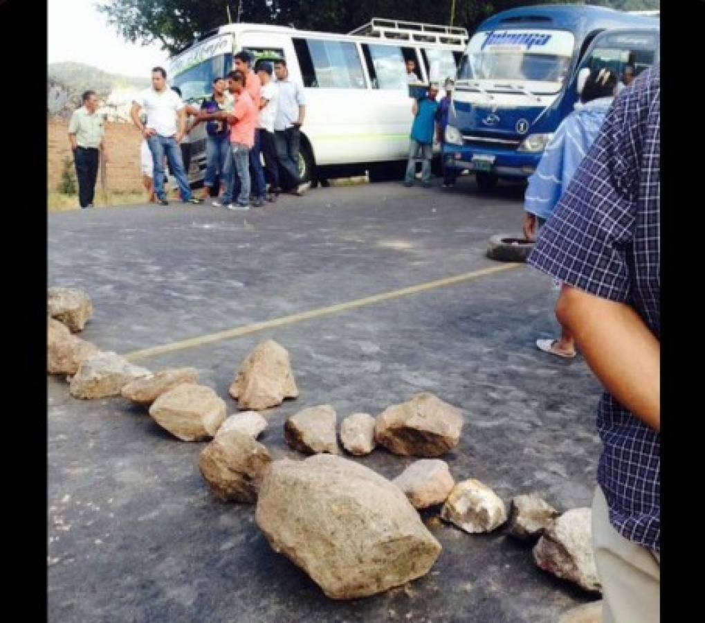 Pobladores se toman carretera a Olancho