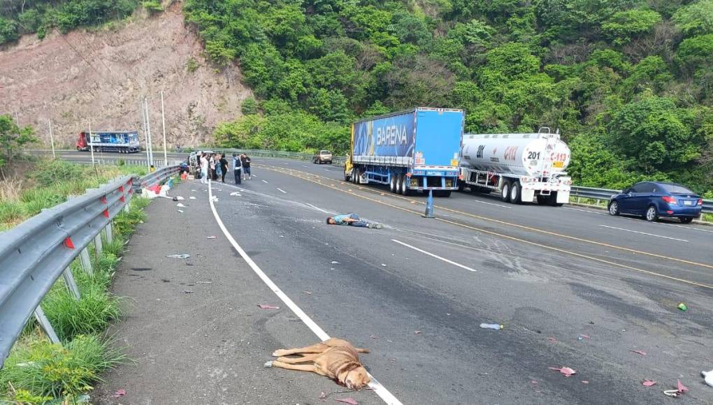 Las imágenes que dejó el accidente en el Canal Seco; hay 2 muertos