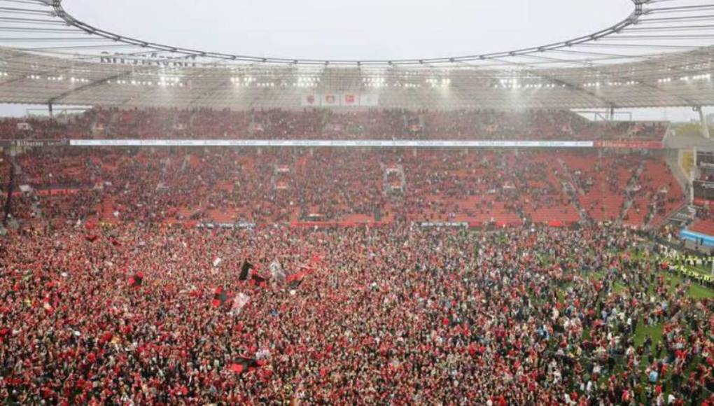 Xabi Alonso se emborracha, locura de afición de Leverkusen y festejo en el camerino