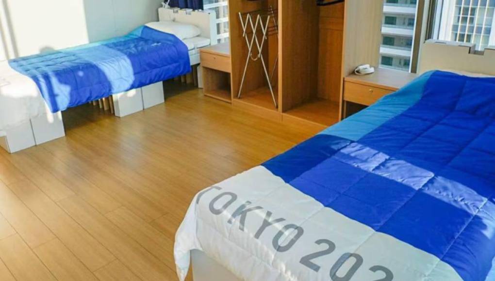 ¡Duras y de cartón! Las camas en que dormirán los atletas en los Juegos Olímpicos 2024