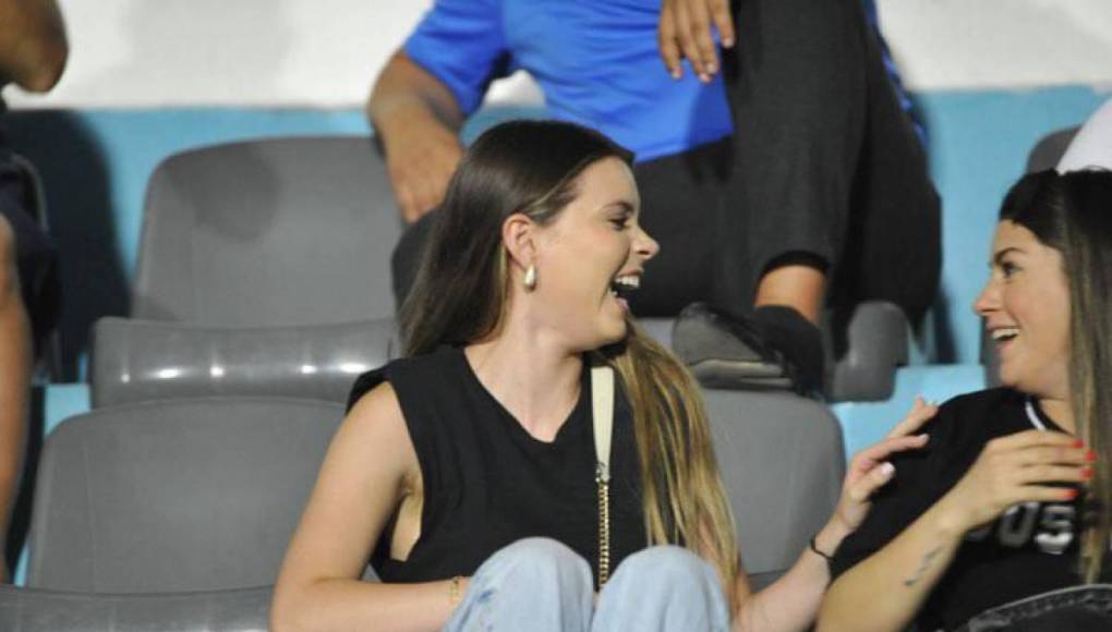 Bella novia de Auzmendi es vista en el Nacional y lo que ‘filtraron’ jugadores de Motagua