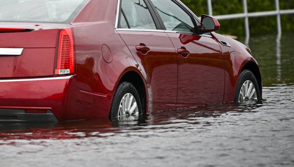 El huracán Idalia es “extremadamente peligroso”; Florida reporta fuertes inundaciones