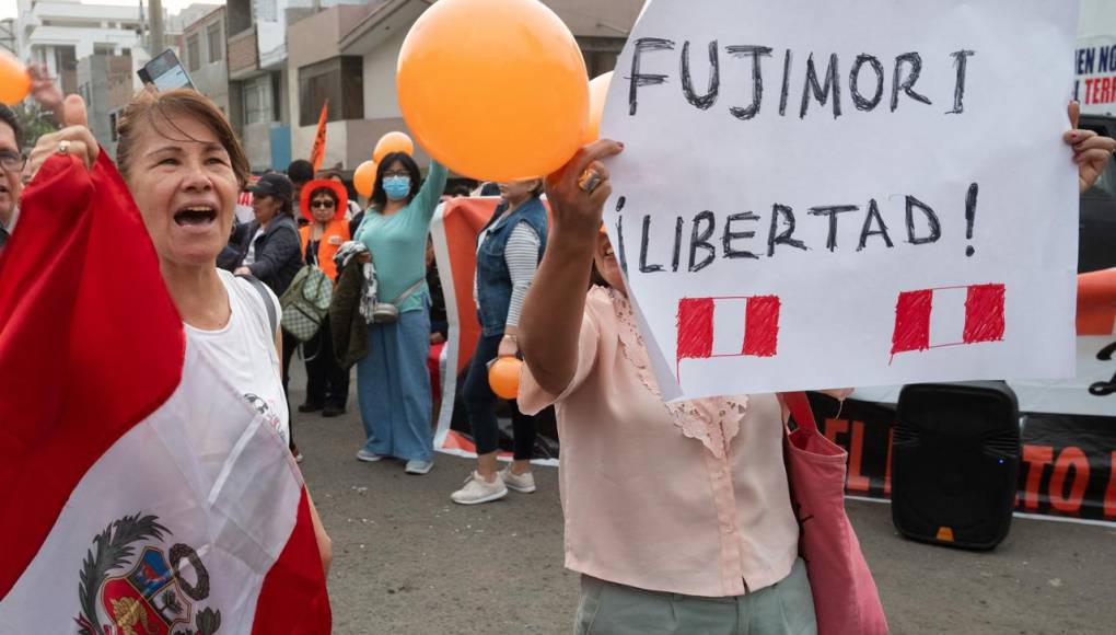 Alberto Fujimori sale de prisión y se reúne con sus hijos