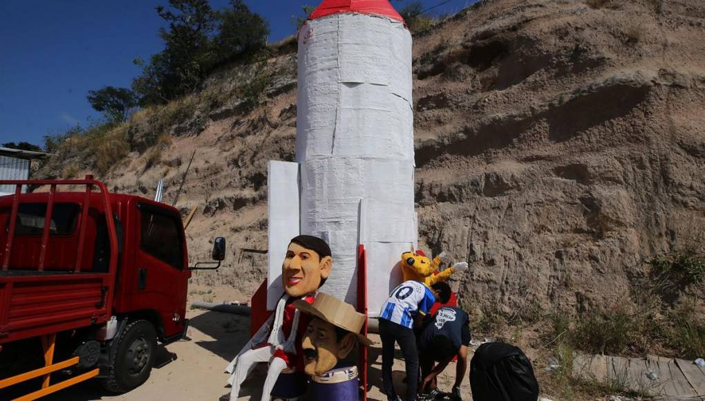 Barton, Xiomara Castro y un cohete, imponentes monigotes que arderán en salida al sur