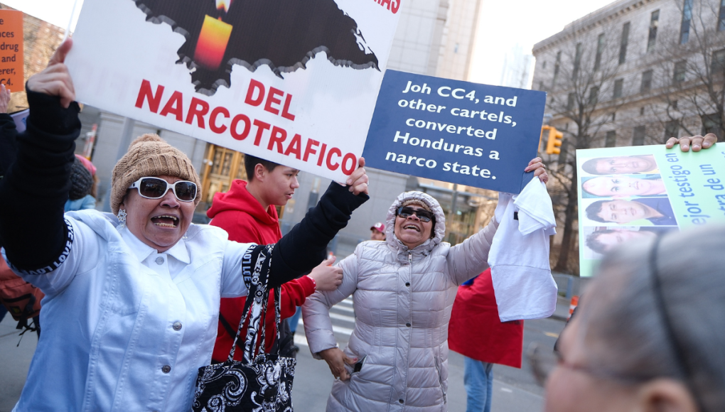 “¡Justicia! ¡No volverá!”: Así celebraron los hondureños tras conocer veredicto contra JOH