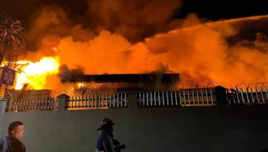 Fue provocado por cortocircuito: lo que se sabe del incendio en Hospital de Roatán