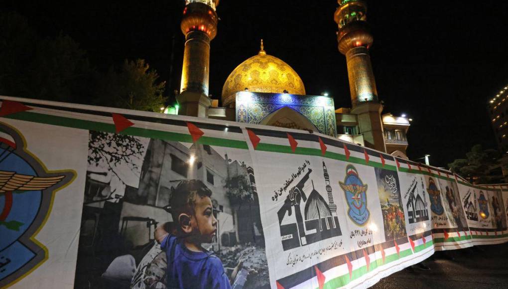Ciudadanos de Irán celebran ataque con drones a Israel