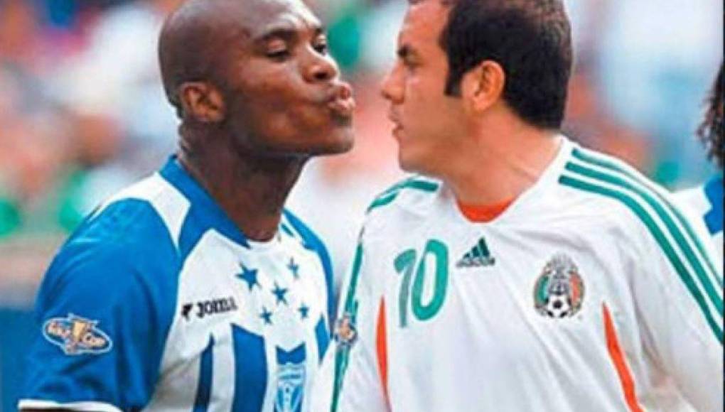 ¡Con hondureños en la lista! Los besos más famosos y polémicos en el fútbol
