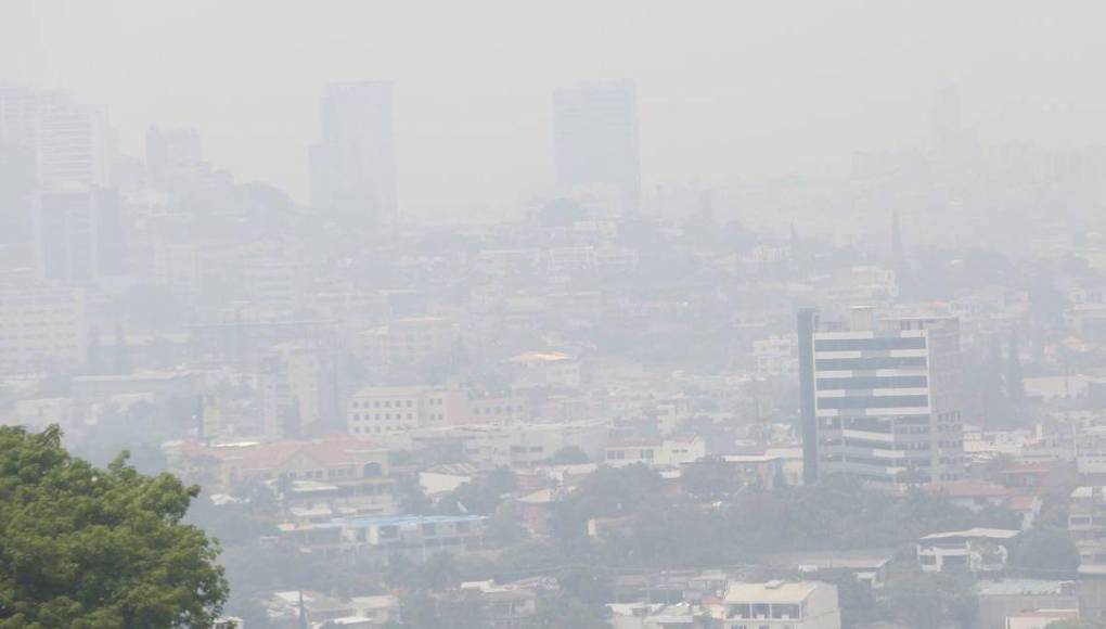 Capa de humo causa aumento de pacientes con problemas respiratorios en la capital