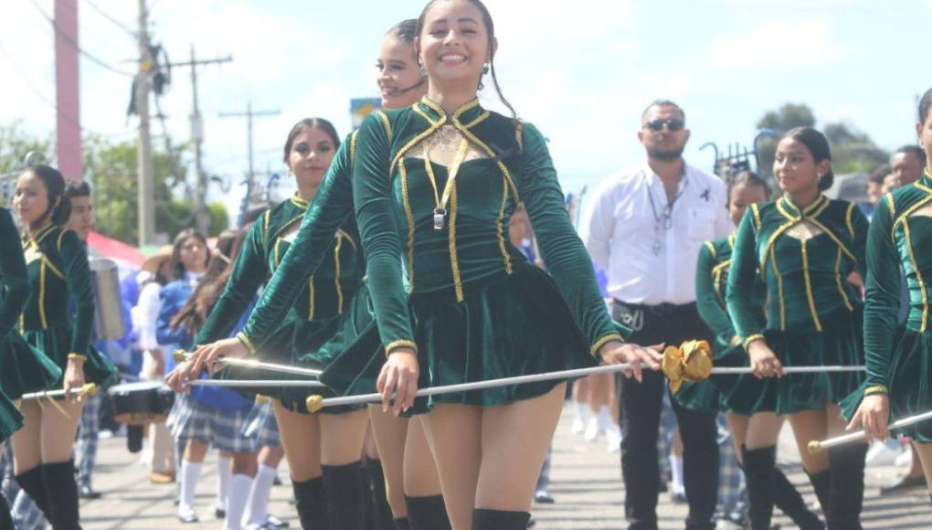 Alessa Villatoro, la hermosa palillona del Liceo Heiner Reyes que engalana los desfiles en Tegucigalpa