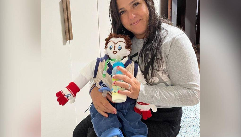 Mujer brasileña casada con muñeco “dio a luz a gemelas en parto normal”