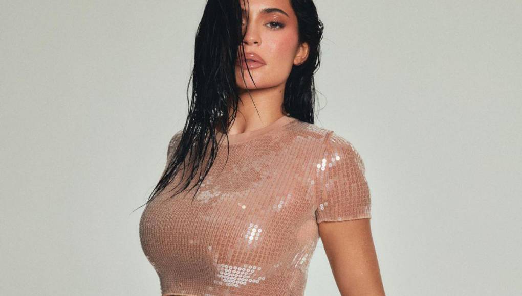 Kylie Jenner celebra su cumpleaños número 26 con sensuales fotos en bikini