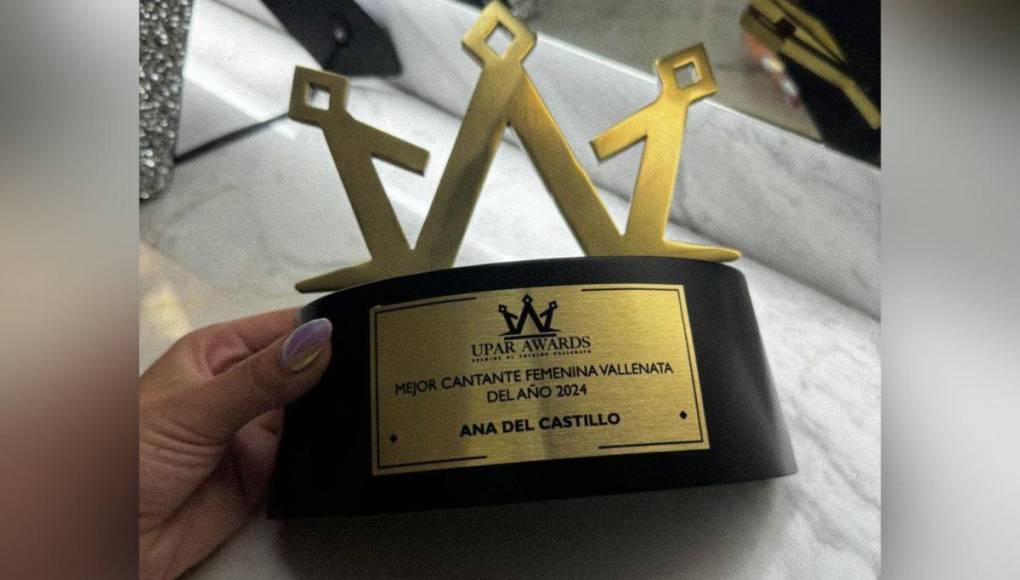 Ana del Castillo, la cantante criticada por su atuendo en los premios Up Awards 2024