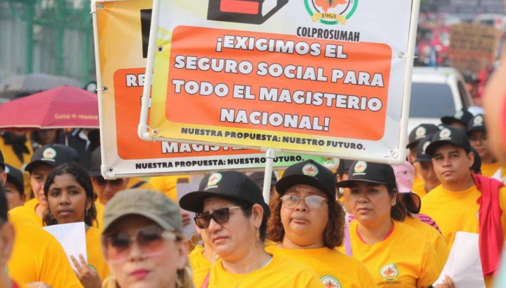 ¿Qué dicen las pancartas de los empleados en marcha del Día de los Trabajadores?