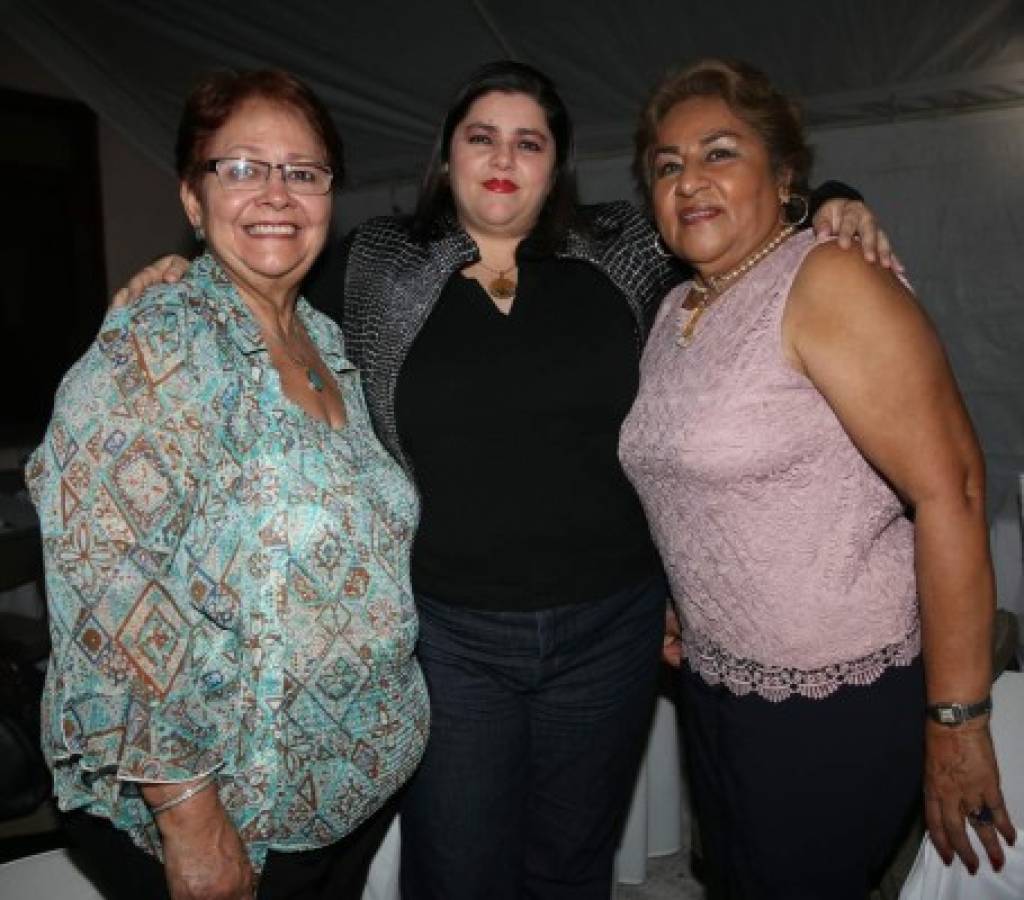 Rodeada de amor celebra su cumpleaños Anny Varela