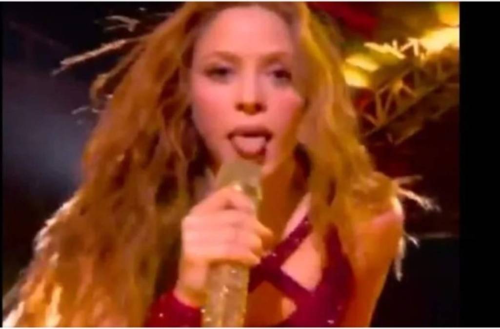 Shakira saca la lengua en presentación de Super Bowl y le llueven los crueles memes