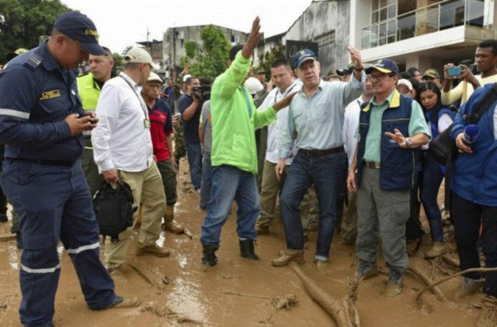 Desgarradoras imágenes de la avalancha que dejó más de 100 muertos en Colombia