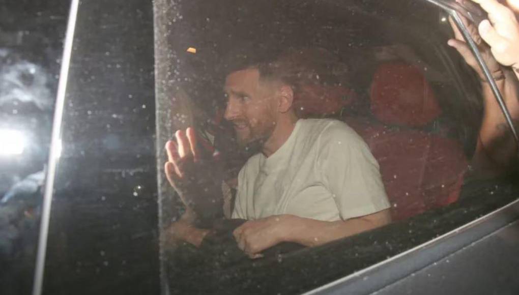 Un mar de fanáticos y una salida accidentada: así fue la visita de Messi a una parrillada de Palermo